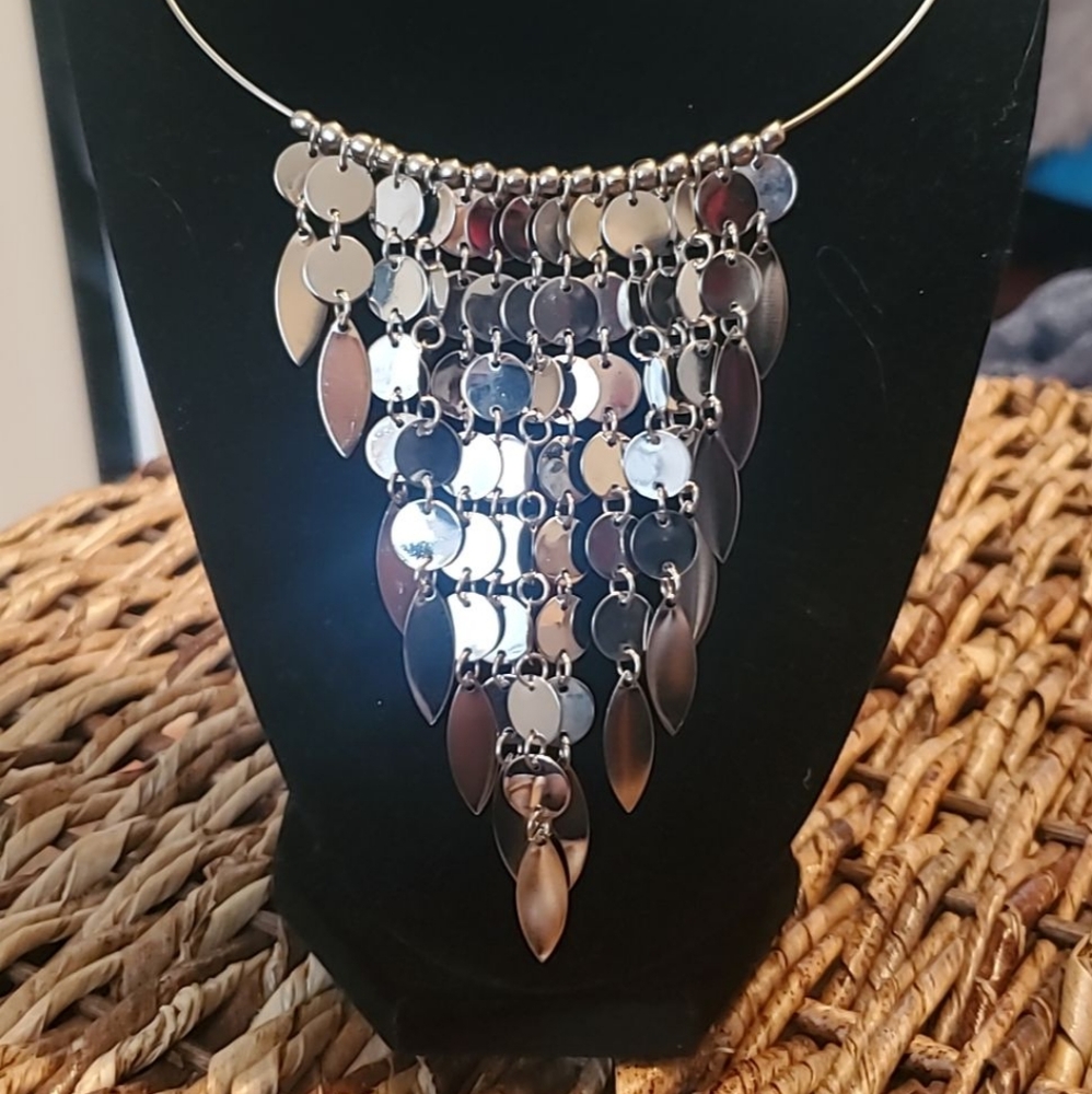 Silver dangling choker necklace